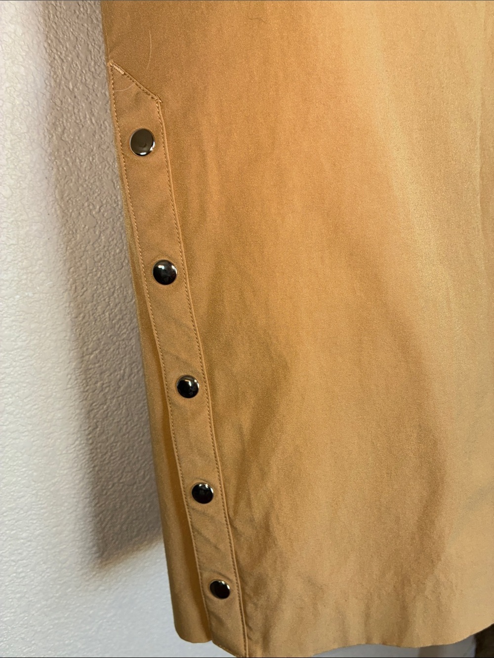 Que Skirt, Women's 10, Tan, Silver Snaps on side slits, zip front, pockets. EUC - Picture 8 of 16